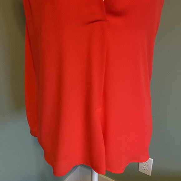 Lush Pleated V-neck Tank - Picture 6 of 11